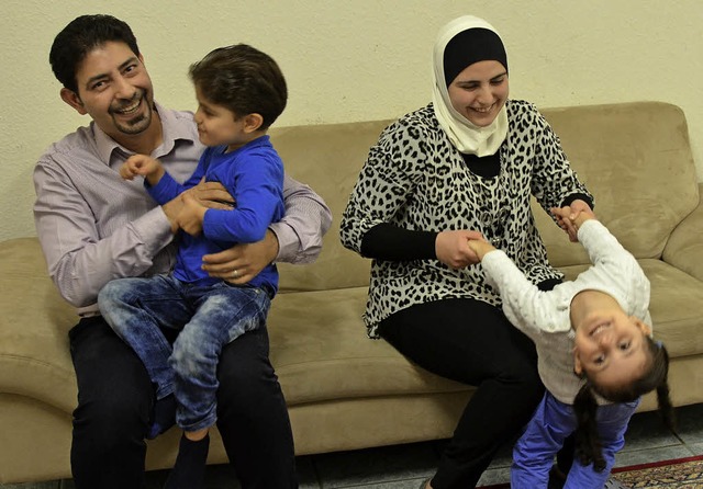 Wael Alnono und Marwa Alharash mit Sohn Esram und Tochter Sedra   | Foto: Janina Ruth