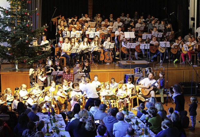 Nikolausfeier mit viel Musik beim Mandolinenverein.   | Foto: Verein