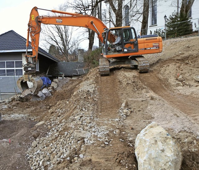 Auf der Baustelle Naturpark-Garten wer... an der Herrischrieder Ortsdurchfahrt.  | Foto: Wolfgang Adam