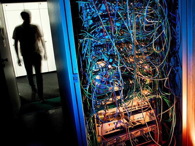 Cyberkriminalitt wird auch in der Politik zunehmend zum Problem.  | Foto: dpa