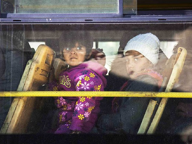 Kinder von Rebellen verlassen den Ostteil der syrischen Stadt Aleppo   | Foto: AFP