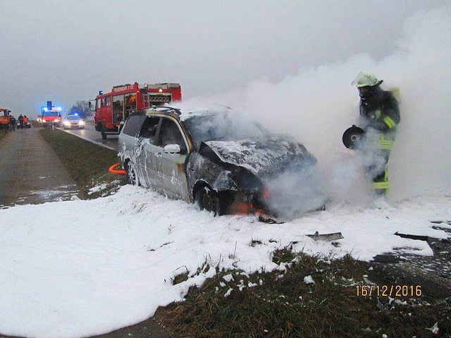Das ausgebrannte Auto  | Foto: Polizei 