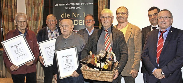 Geehrt und verabschiedet (von links): ...nter Zimmermann berreichten Prsente.  | Foto: Christiane Franz