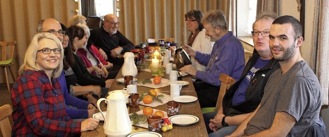 Um  Integration bemht zeigt sich der ...Adventskaffee ins Pfarrstble einlud.   | Foto: Brichta