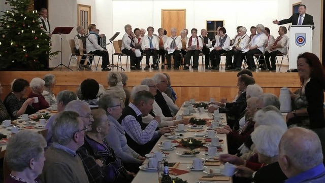 Voll besetzt ist  das Brgerhaus bei d...tsfeier der Seniorinnen und Senioren.   | Foto: Adelbert Mutz