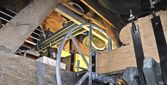 Im Glockenstuhl in der St. Magnus-Kirc...nd die neue Glockenaufhngung aus Holz  | Foto: Nino Betz