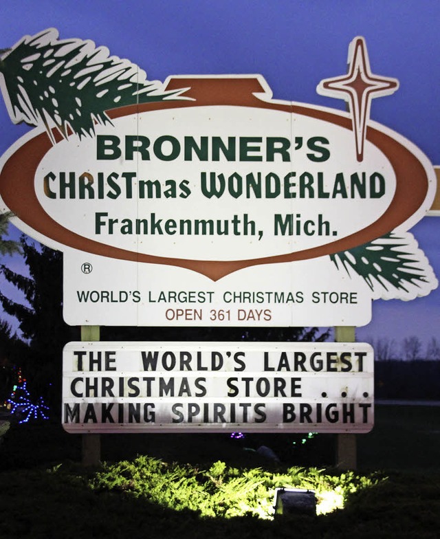 Wegweiser zu &#8222;Bronner&#8217;s Christmas Wonderland&#8220; bei Detroit  | Foto: dpa