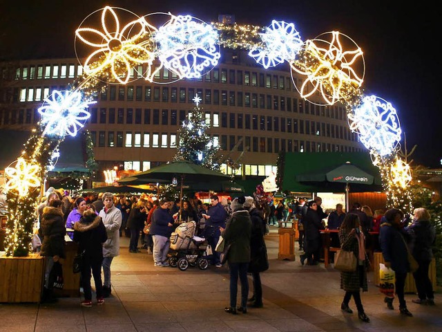 Der Ludwigshafener Weihnachtsmarkt war...h das Ziel des misslungenen Anschlags.  | Foto: dpa