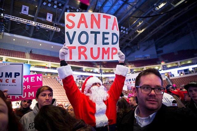 Der Weihnachtsmann hat, so sagt dieses...gestimmt. Tun das auch die Wahlleute?   | Foto: dpa