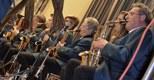 Die Saxophon-Abteilung der Stadtmusik ...ges zum Gelingen der Jahresfeier bei.   | Foto: Steineck