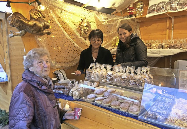 Ses und Kaffee mundeten zur Vorweihn... und Anna Jost, fand auch Hedwig Hany.  | Foto: Erhard Morath