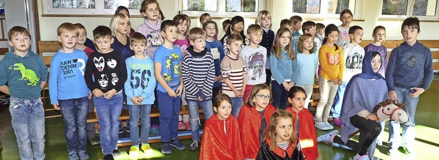 Der Chor wird beim Weihnachtsmusical 17 schne Lieder singen.     | Foto: Monika Hofmeier