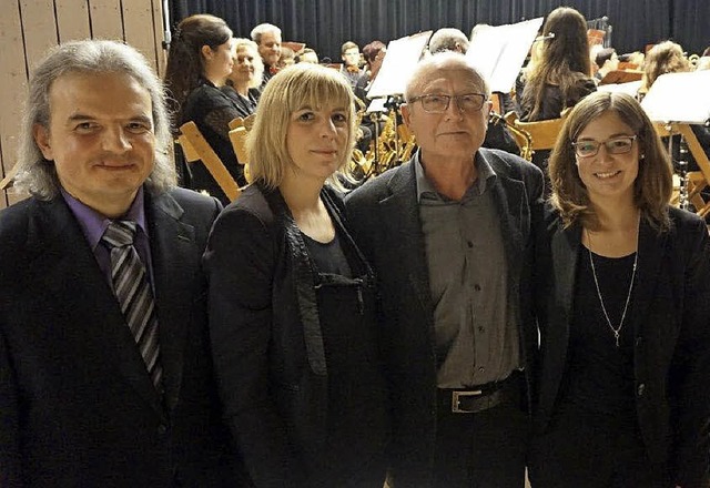 Bei der Ehrung (von links): Wolfgang W...in, Reinhard Edel und Sandra Hilfinger  | Foto: Anne Freyer