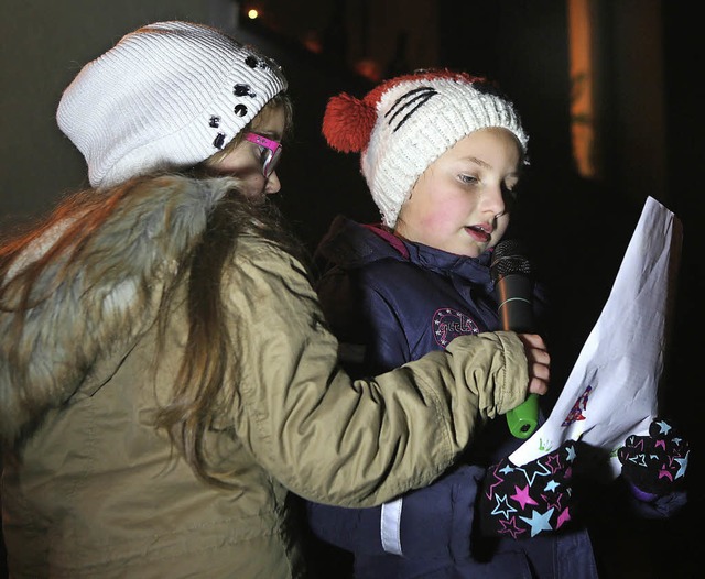 Die Kinder sangen weihnachtliche Lieder.   | Foto: Christoph Breithaupt