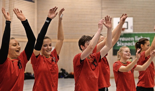 Jubel bei den HSG-Handballerinnen nach dem Derbysieg ber den TV Brombach.   | Foto: Patrick Seeger