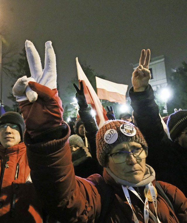 Proteste vor dem polnischen Parlament   | Foto: DPA