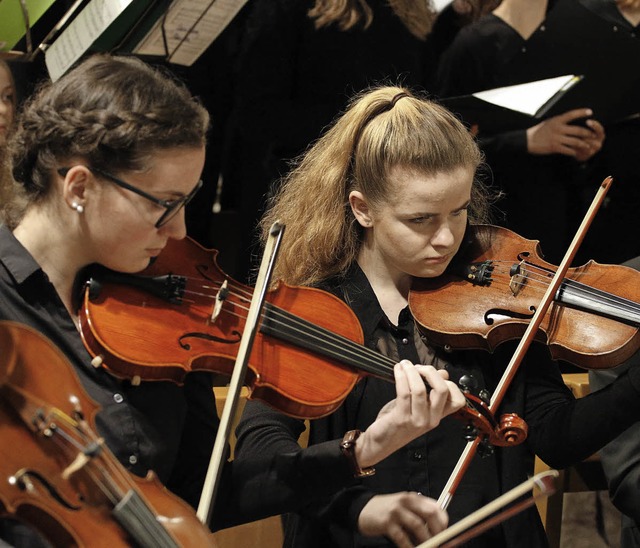 Streicherinnen beim Konzert in der Stiftskirche   | Foto: Heidi Fssel
