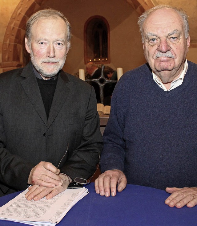 Elmar Budde (rechts) spielte zur Lesung Bernt Hahns Stcke von Franz Schubert.   | Foto: Cremer