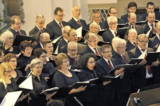 Die Chorfamilie singt und alle kommen