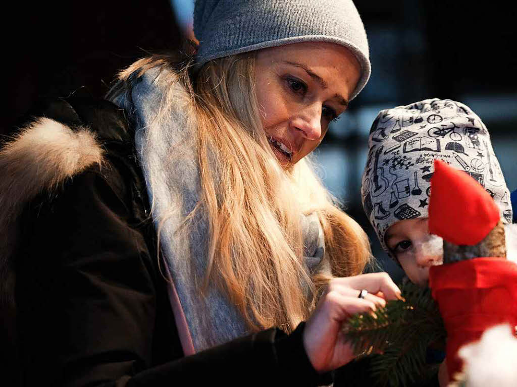 Die Anzeigenkunden der BZ hatten groen Spa, sich vor der Alten Sge in Zarten einen schlagfrischen Baum auszusuchen.