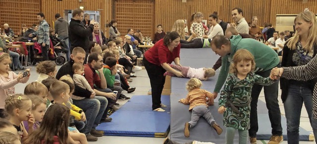 Lebhaft ging des in der Kenzinger senberghalle zu.   | Foto: Ilona Hge