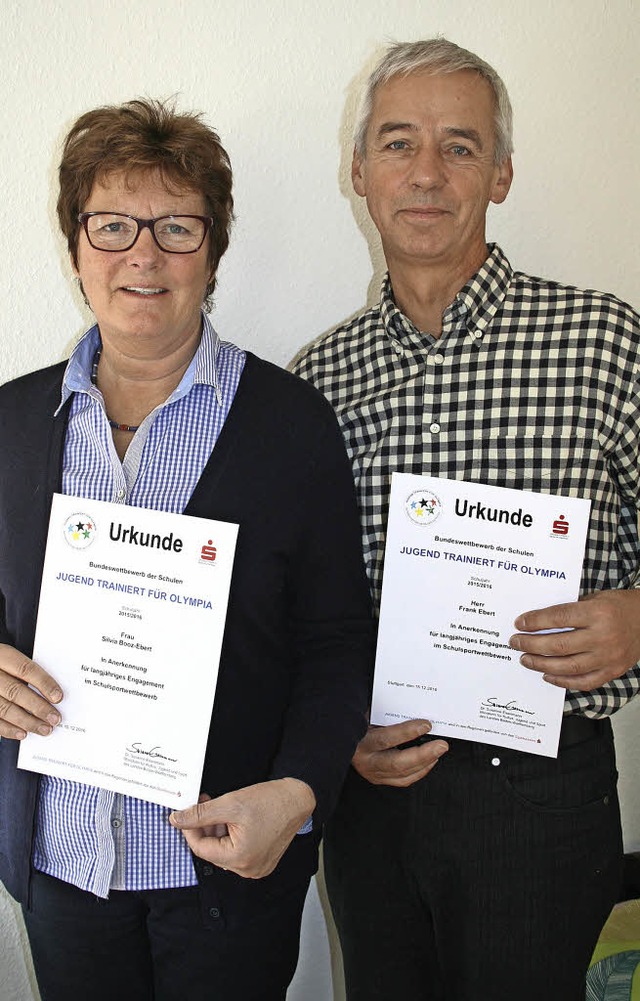 Ehrung fr Silvia Booz-Ebert und Frank...hnung fr sein Engagement im  Hockey.   | Foto: DIETER MAURER