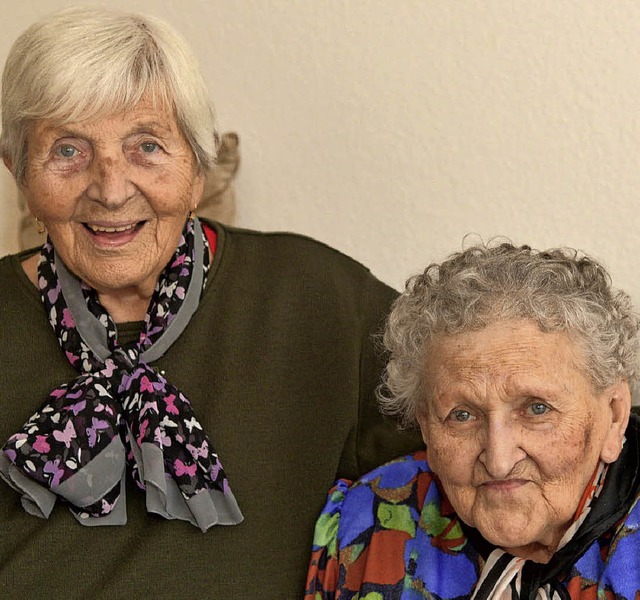 Die Schwestern Annelore Al-Ghazal (links) und Hedwig Horsch   | Foto: dpa