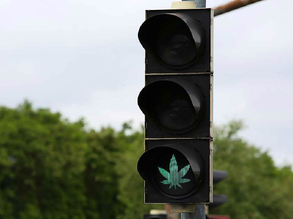 Scherzkekse hatten im Sommer eine Ampel in  Niederschopfheim in ein Cannabis-Licht umfunktioniert. Ob es die Autofahrer zum Trumen brachte?