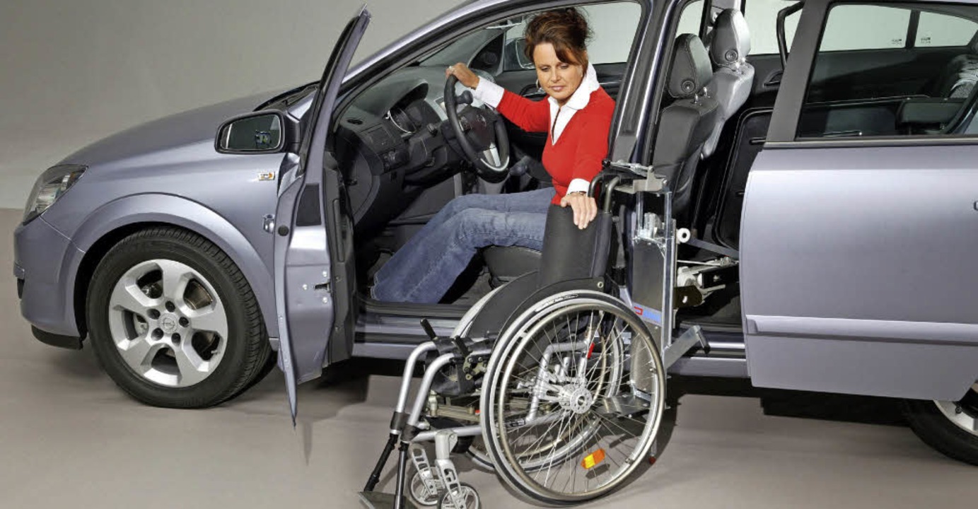 Menschen mit einer körperlichen Behind...g wenden, wenn sie zu Terminen wollen.  | Foto: Opel/DPA
