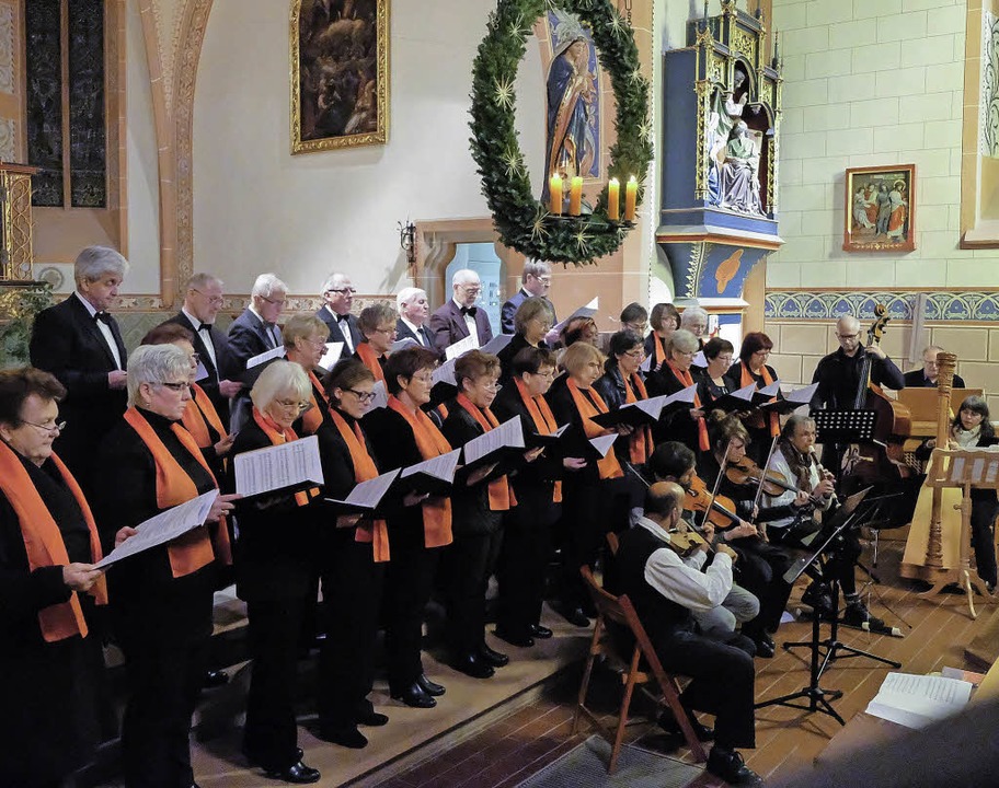 Der Kirchenchor Buchenbach beim Adventskonzert   | Foto: Martin Mller