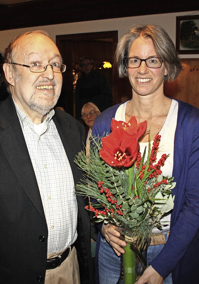 Die langjhrige bungsleiterin  Stefan...sitzenden Hans Hfflin verabschiedet.   | Foto: Andreas Peikert