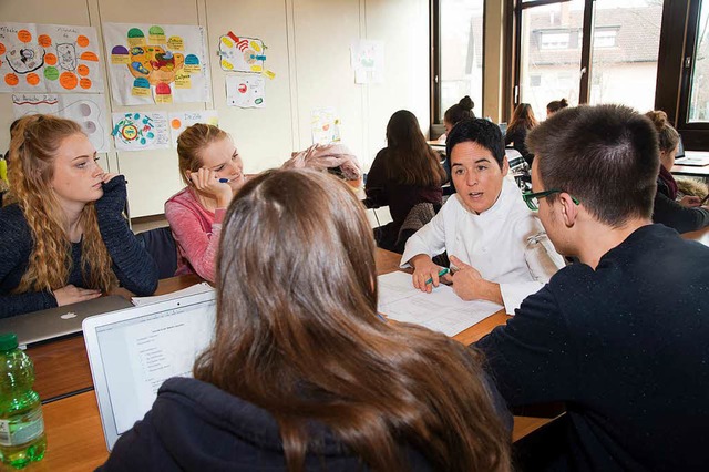 Sternekchin Douce Steiner untersttzt...e bei der Erarbeitung eines Kochbuchs.  | Foto: Volker Mnch