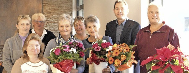 Lob und Blumen regnete es in der Feierstunde.   | Foto: Reinhardt-Haus