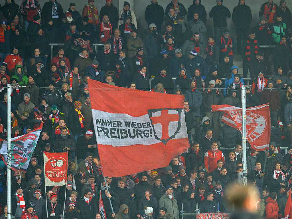 Eine lautstarke Anhngerschaft hatte sich auf den Weg nach Ingolstadt gemacht.