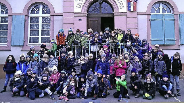 Herzlich begrten die Schler der co...ssen die Kinder erste Freundschaften.   | Foto: SCHULE