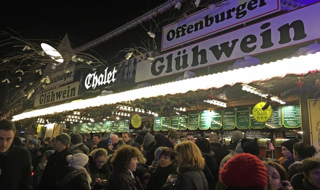 Glhwein ist beim Weihnachtsmarkt nat... mit Abstand beliebteste Heigetrnk.   | Foto: Cornelia weizenecker