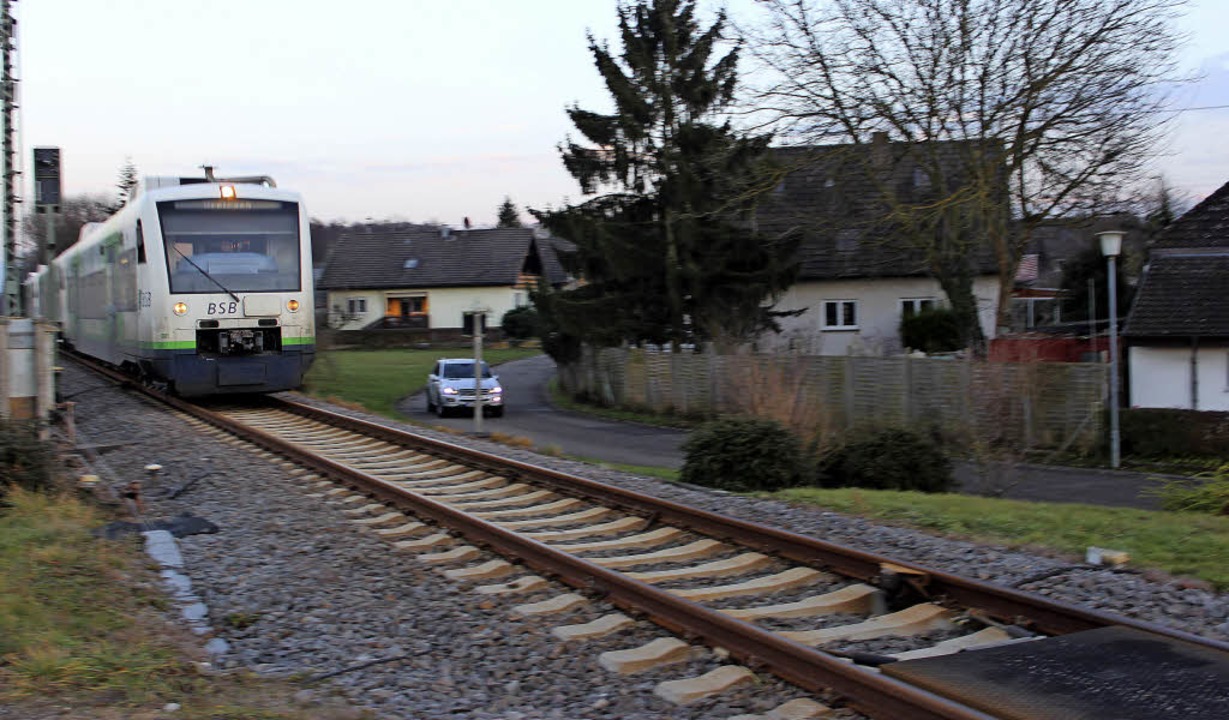 Auf die Sdseite der Bahnlinie, wo die...ierung Lrmschutzwnde gesetzt werden.  | Foto: Mario Schneberg