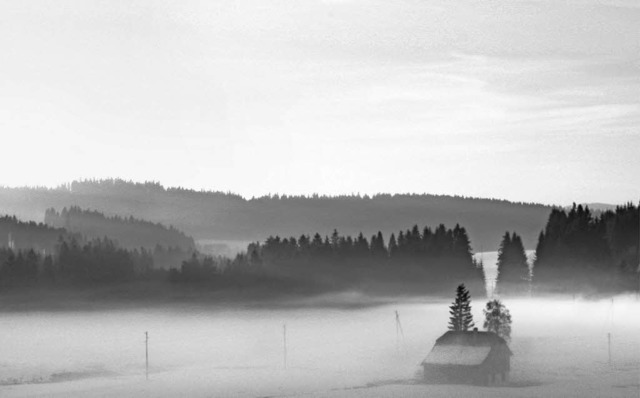 In Schwarz-wei zeigt sich die mystisc...er Schwarzwald-Hochstrae (Bild unten)  | Foto: Joseph Carlson