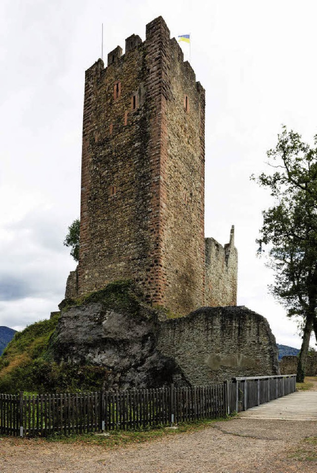 Der Turm der Kastelburg soll 2017  saniert werden.   | Foto: Gabriele Zahn