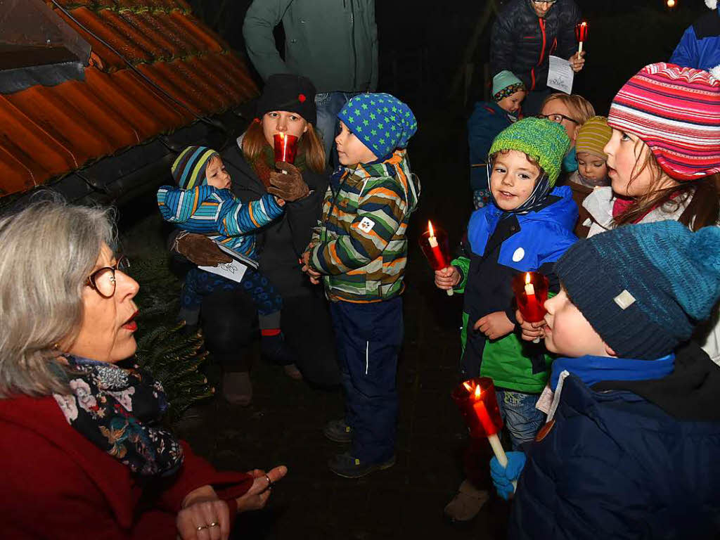 Auch in Heuweiler feierten die Kinder gemeinsam den offenen Adventskalender. Dazu trafen sie sich immer an den Adventssonntagen.
