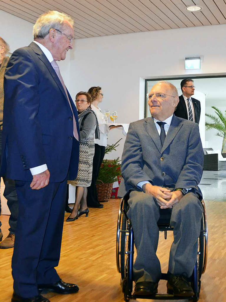Als prominentester Gratulant beglckwnscht Bundesfinanzminister Wolfgang Schuble Rdiger Hurrle. Schuble hielt auch eine kurze Rede auf den Jubilar.