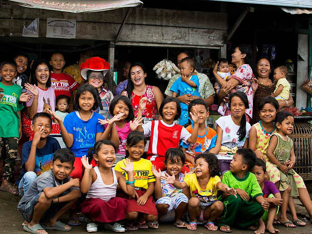 Mit dem Bollenhut um die Welt. Dieses Bild entstand in Siantar (Indonesien).