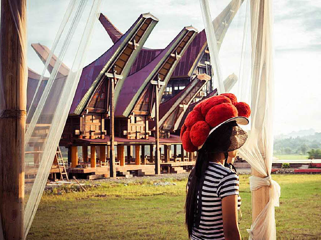 Mit dem Bollenhut um die Welt. Dieses Bild entstand in einem Bergdorf bei Toraja (Indonesien).