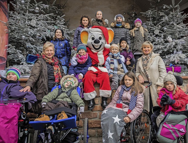 Kurze Pause vom  schweren Alltag: Lach...einem Besuch  im Europa-Park gegeben.   | Foto: Europa-Park