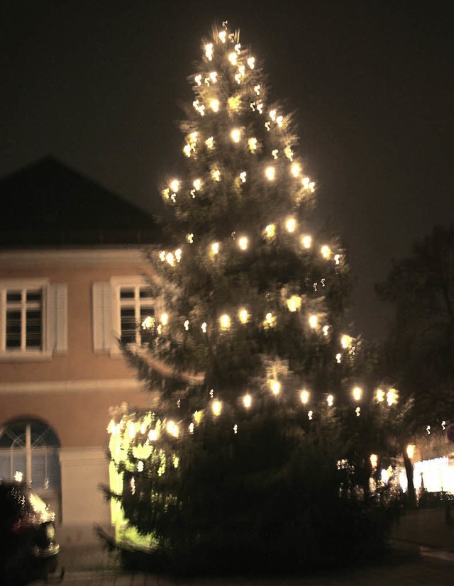 Der Weihnachtsbaum gehrt zum Weihnach...botschaft auch fr andere engagieren.   | Foto: Jung-Knoblich