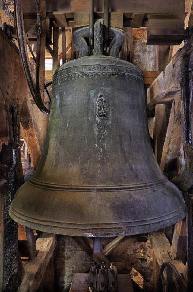 Die Osanna-Glocke mit der Heiligen Mar...uf den Drachen unter ihr einsticht.     | Foto: Roland Krieg