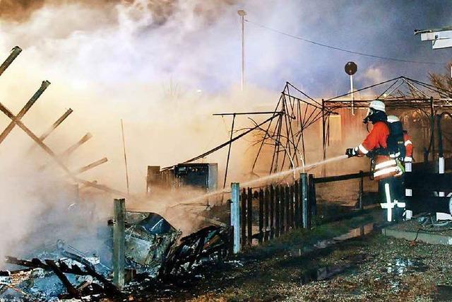Wohnwagen brennen auf dem Campingplatz Schuttern aus