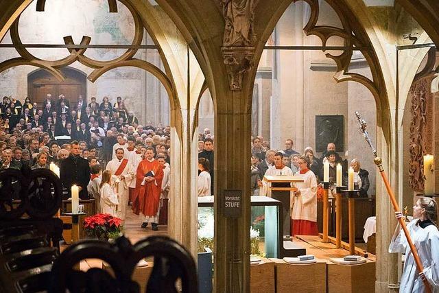 Kirchen antworten in den Weihnachtsgottesdiensten auf die Verunsicherung der Menschen mit Hoffnung und Liebe