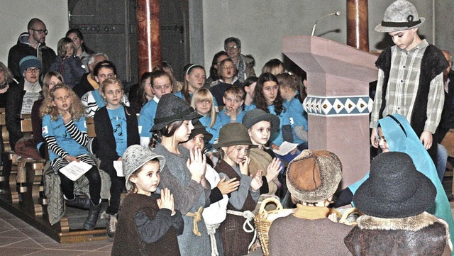 Krippenspiel in hlingen: Die Hirten sind zum Stall nach Bethlehem gekommen.   | Foto: Dorothe Kuhlmann