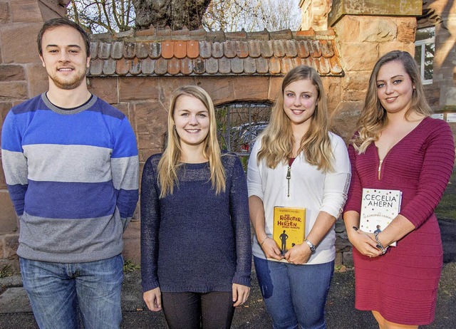 Die Preistrger der Kaufmnnischen Ber...er, Katja Winterhalter, Elin Micheilis  | Foto: Schule